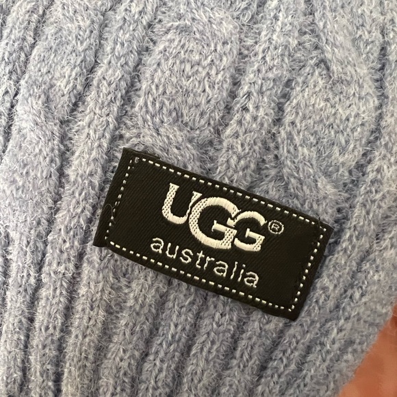 UGG hat and scarf set - Picture 2 of 3